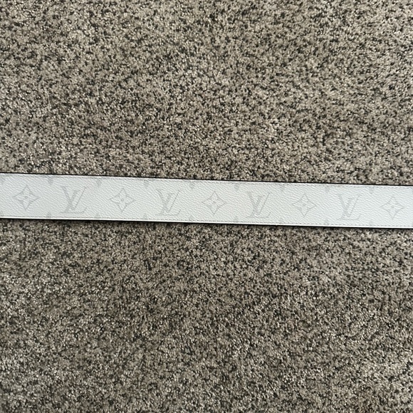 Reversible Louis Vuitton Belt - Picture 4 of 7